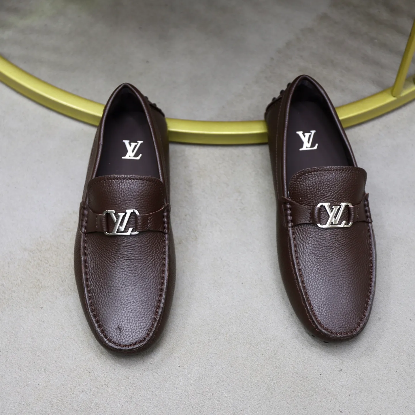 Ex-factory price: 480💰【LV】Louis Vuitton ⚠️High-end men’s driving and pedal series ⚠️38-44 (customized for 45) ⚠️All original cowhide leather! Thick and soft! Made entirely of calfskin lining! The latest non-slip beanie sole! Three-dimensional package technology! Fashionable and classic! Handicrafts! Original high quality! Feel free to compare!
